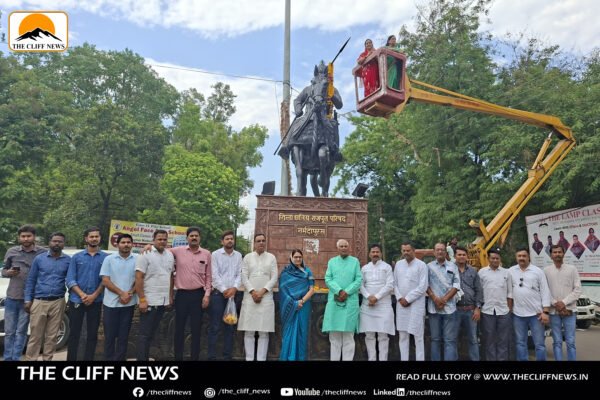 महाराणा प्रताप जयंती पर एनएमवी कॉलेज के सामने राज्यसभा सांसद माया नारोलिया व नपाध्यक्ष नीतू यादव ने माल्यार्पण कर राष्ट्रभक्ति, स्वाभिमान और शौर्य की प्रेरणा को किया नमन।